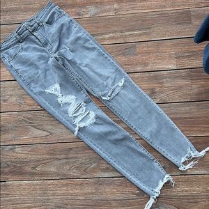 American Eagle 8long distressed jean